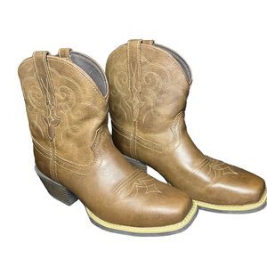 Ladies Justin Chellie Tan Western Short Boot-Style L9510-Women Size 7.5 B EUC
